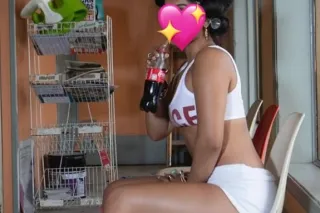 🚨TGIF 💖🎀Pretty Hawt And Tempti... - Image 1